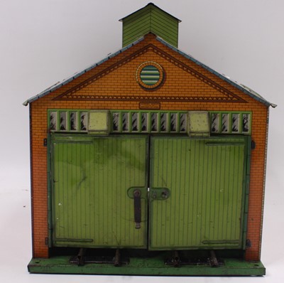 Lot 284 - 1928-33 Hornby No.1 Engine Shed, green base,...