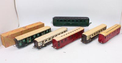Lot 303 - Six JEP bogie coaches: 2 x brown & cream; one...