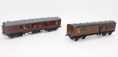 Lot 321 - Two bogie coaches: Leeds Model Co, bakelite...