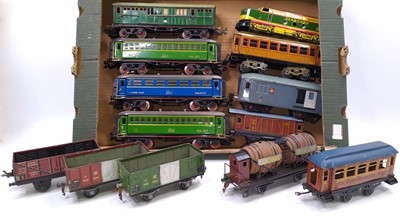 Lot 325 - Miscellaneous selection of continental style...
