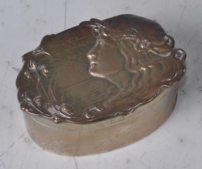Lot 137 - An Art Nouveau silver oval snuffbox, the...