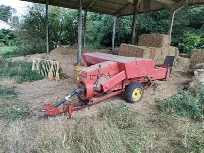 Lot 160 - New Holland Model No. 286 Baler