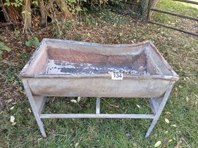 Lot 134 - Trough