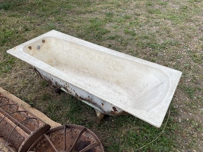 Lot 225 - Cast Iron Bath 61 x 25 x 16 Inches on Four...