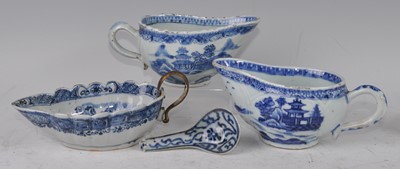 Lot 1219 - An 18th century Chinese export blue and white...