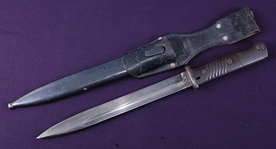 Lot 95 - A German M1884/98 bayonet, the 25cm single...