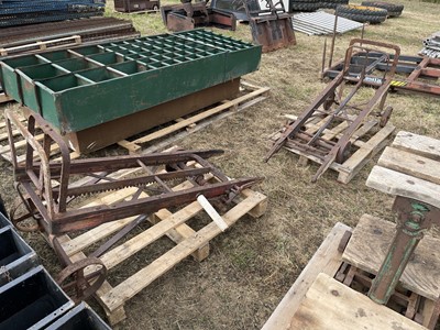 Lot 190 - 2 x Sack Barrows