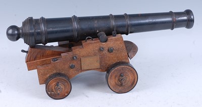 Lot 193 - A scale made model of H.M.S. Victory's middle...