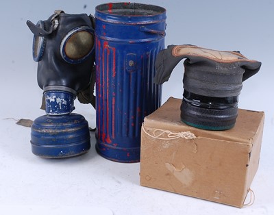 Lot 85 - A WW II German M38 Service Respirator, dated...