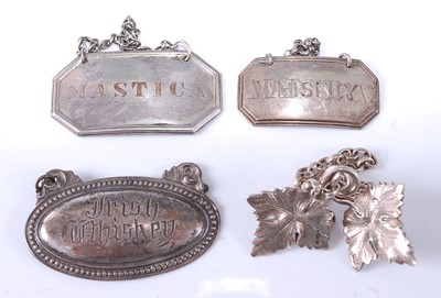 Lot 2236 - * A George III silver decanter collar,...