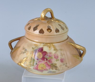 Lot 2027 - An Edwardian Royal Worcester porcelain blush...