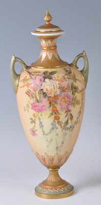 Lot 2030 - An Edwardian Royal Worcester porcelain blush...