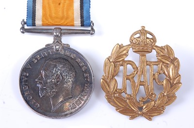 Lot 103 - A WW I British War medal, naming 123625 GNR. S....