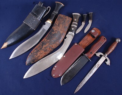 Lot 177 - A tourist Kukri, having a 27cm curved blade...