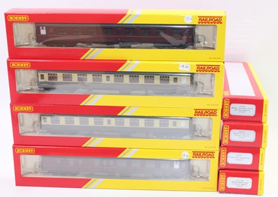 Lot 483 - 8 various Hornby 00 Gauge mixed region...