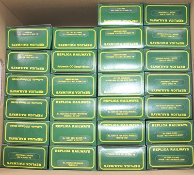 Lot 479 - 26 various boxed Replica Railways 00 Gauge...