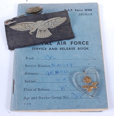 Lot 64 - A small collection of miscellaneous items to...