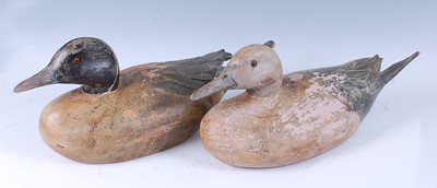 Lot 259 - A contemporary carved and painted pine decoy...