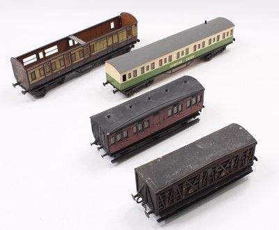 Lot 284 - Four passenger train vehicles, all 0 gauge :...