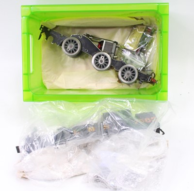 Lot 305 - Die cast 0 gauge body with wheeled chassis &...