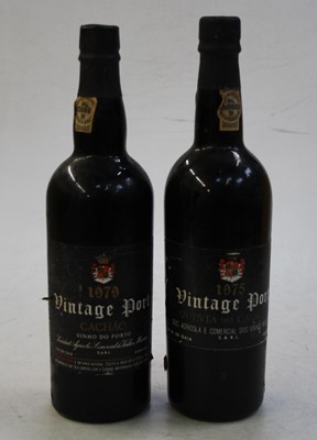 Lot 1300 - Quinta do Cachão vintage port, 1975, one...