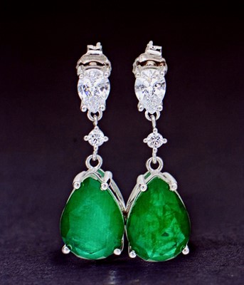 Lot 26 - Kari Chaudhry: Drop Earrings with laboratory...