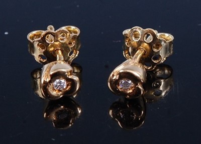 Lot 400 - A pair of modern 18ct gold and diamond point...