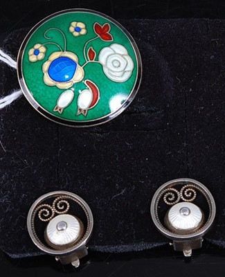 Lot 425 - A pair of silver gilt and enamel ear clips,...
