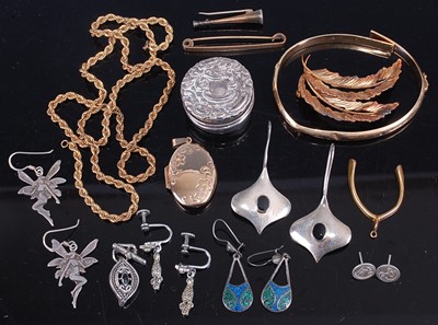Lot 453 - A 9ct gold ropetwist necklace, 5.9g; together...