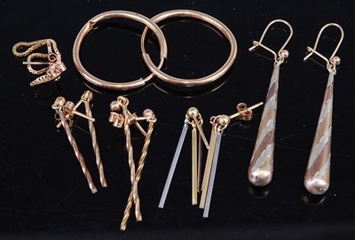 Lot 459 - A collection of modern principally 9ct gold...