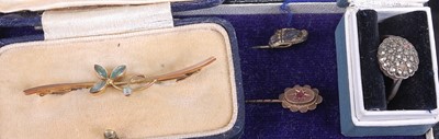 Lot 463 - A 9ct gold blue topaz set bar brooch, 1.8g,...