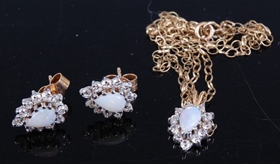 Lot 464 - A 9ct gold opal set pendant, on finelink neck...