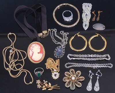 Lot 467 - Assorted costume jewellery, to include...