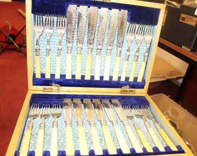 Lot 275 - A box of miscellaneous metalware, to include a...