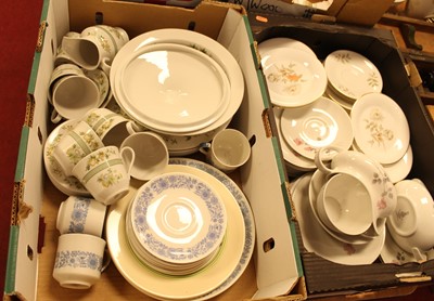 Lot 579 - A Royal Doulton Yorkshire Rose pattern part...