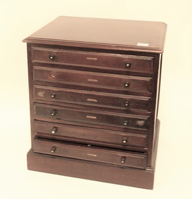 Lot 583 - An early 20th century mahogany collector's...