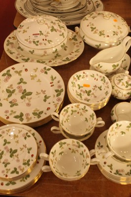 Lot 596 - A Wedgwood Wild Strawberry pattern dinner service