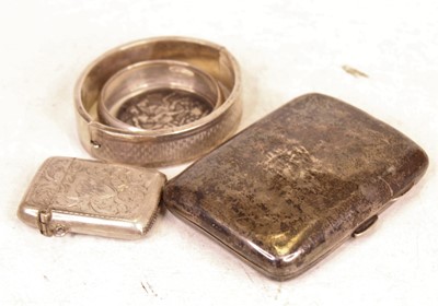 Lot 304 - A George V silver vesta, of hinged rectangular...