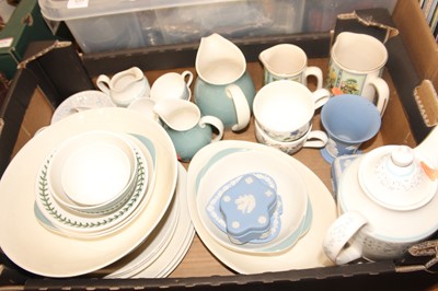 Lot 632 - A box of various ceramics to include Wedgwood...