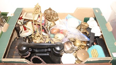 Lot 634 - A box of miscellaneous items to include a...