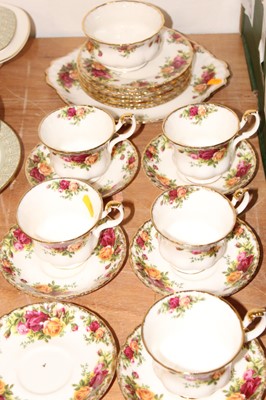 Lot 637 - A Royal Albert Old Country Roses pattern...