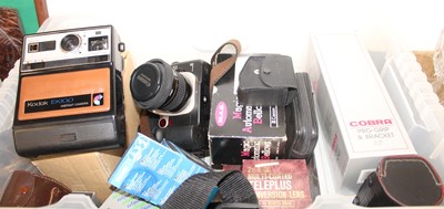 Lot 643 - A box of various cameras and photography...