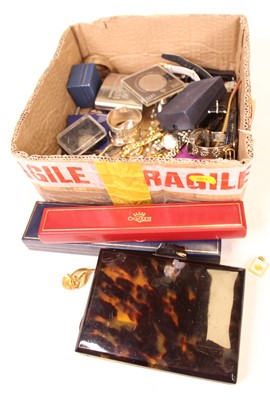 Lot 328 - A collection of miscellaneous items, to...