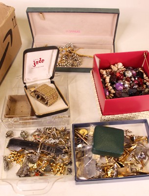 Lot 334 - A box of miscellaneous items, to include a...