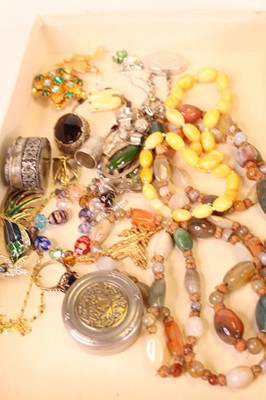 Lot 340 - A collection of miscellaneous items, to...