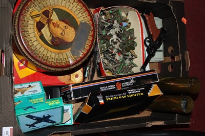 Lot 667 - A box containing a collection of miscellaneous...