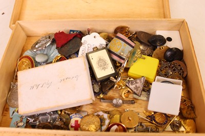 Lot 351 - A collection of miscellaneous items, to...
