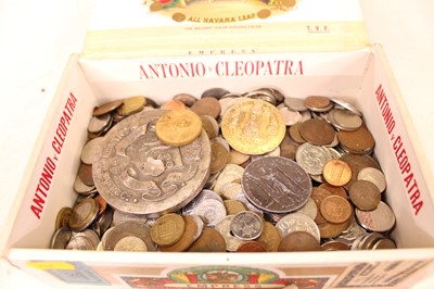 Lot 361 - A collection of miscellaneous coins, to...