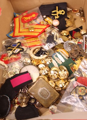 Lot 496 - A collection of miscellaneous military items...