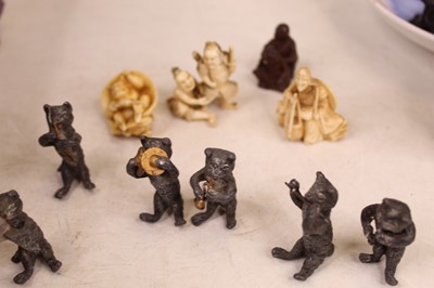 Lot 481 - A box of miscellaneous items, to include...